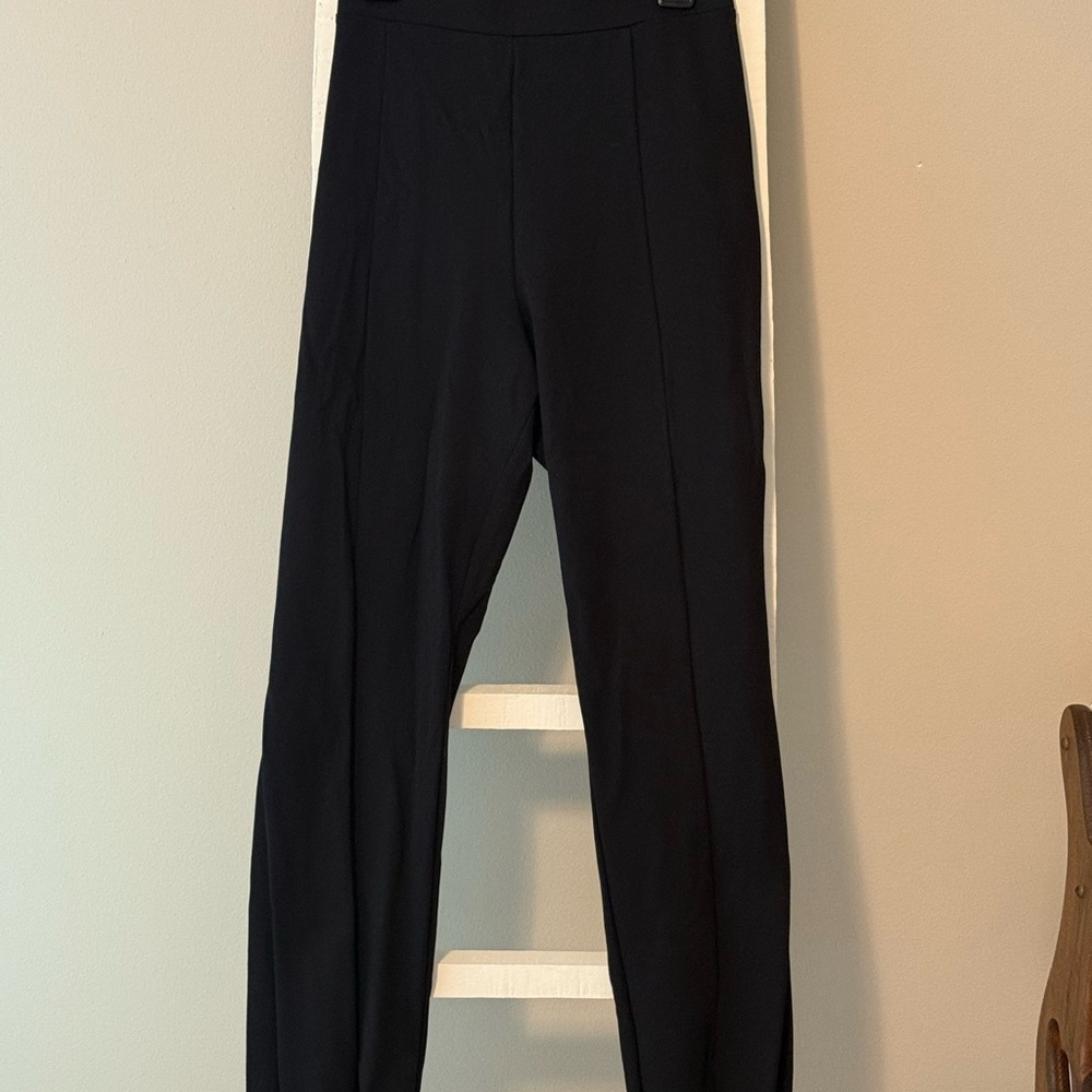 Black Ponte Pants, split hem 
stretch fabric
Insm: 28”
Waist: 16 1/2”